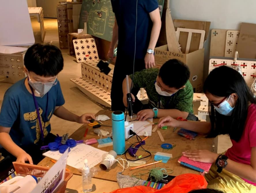 OSF Funded Project: Children being guided by industry professionals as they participate in Vivita Singapore's Lighthouse Program