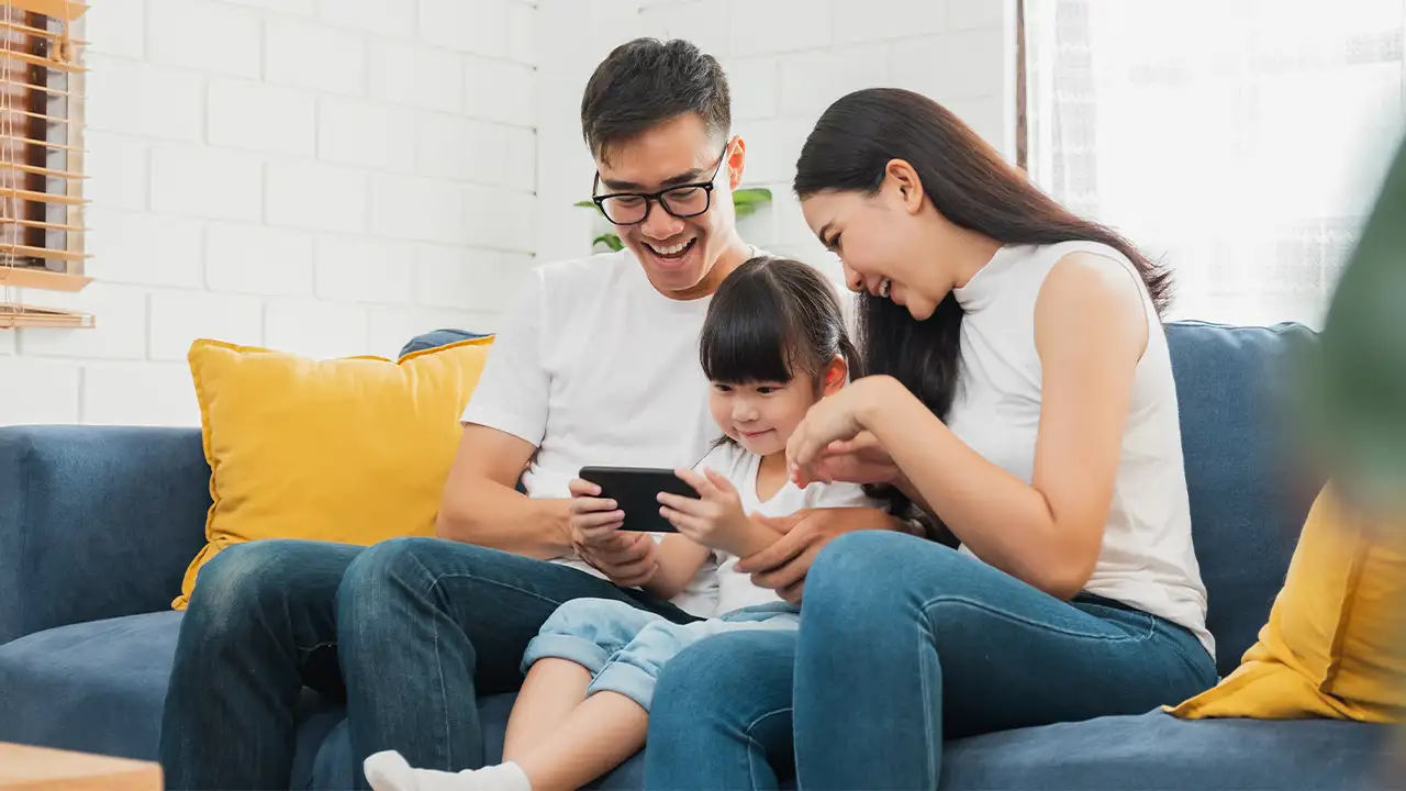 kid-and-parents-using-phone-together-inner-desktop
