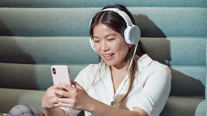 Hello Happiness: Bring Loved Ones Closer with Instant Messaging Apps
