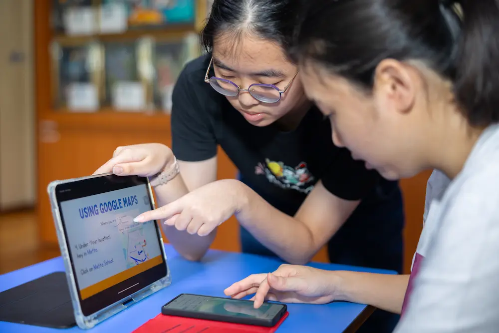 A trainer provides guidance to a participant, helping her gain confidence and understand how to use digital tools effectively