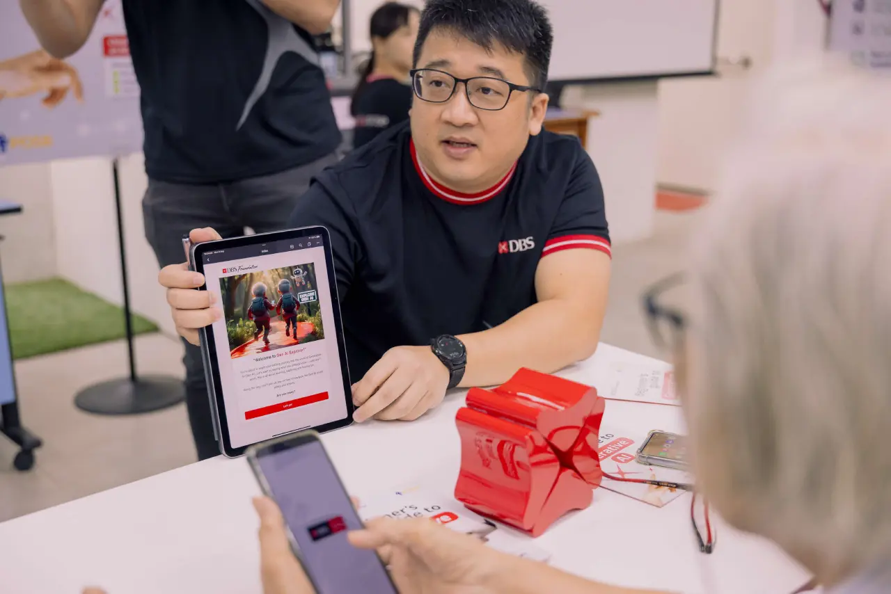 a mini game that helps seniors to explore how to use GenAI safely in a fun and engaging manner. 