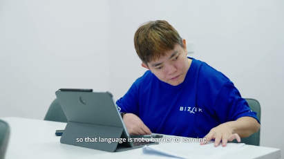 Smiles all around as workshop participants gain skills to thrive in the digital world with support from facilitators