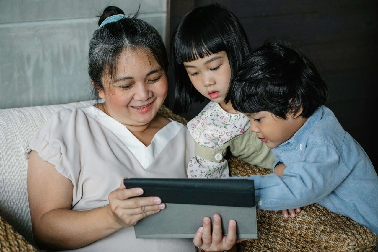 3-tips-healthy-screen-use-banner-desktop