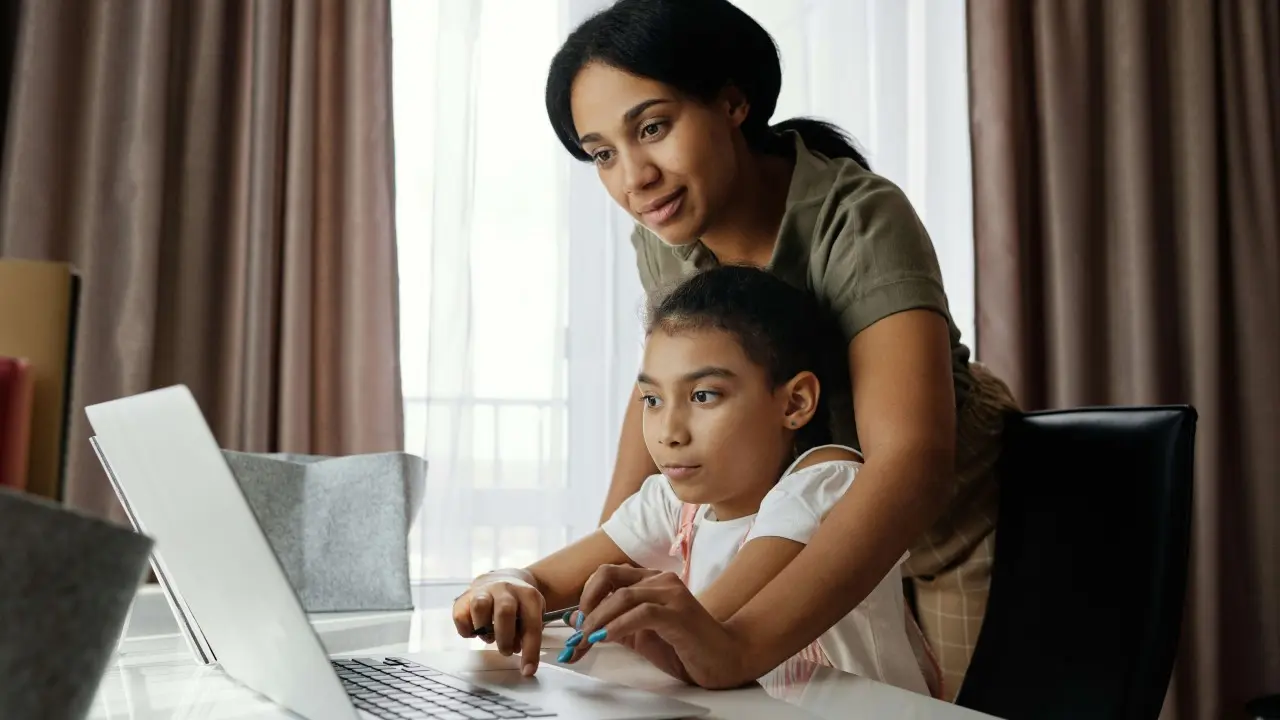 a-mother-guiding-her-child-on-a-laptop-inner-desktop