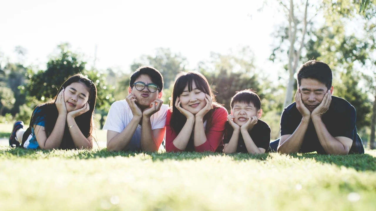 family-picture-inner-banner-desktop
