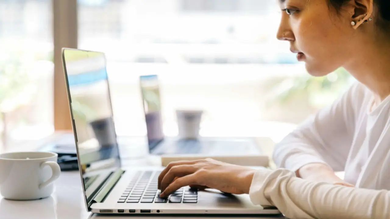 youth-using-laptop-inner-desktop