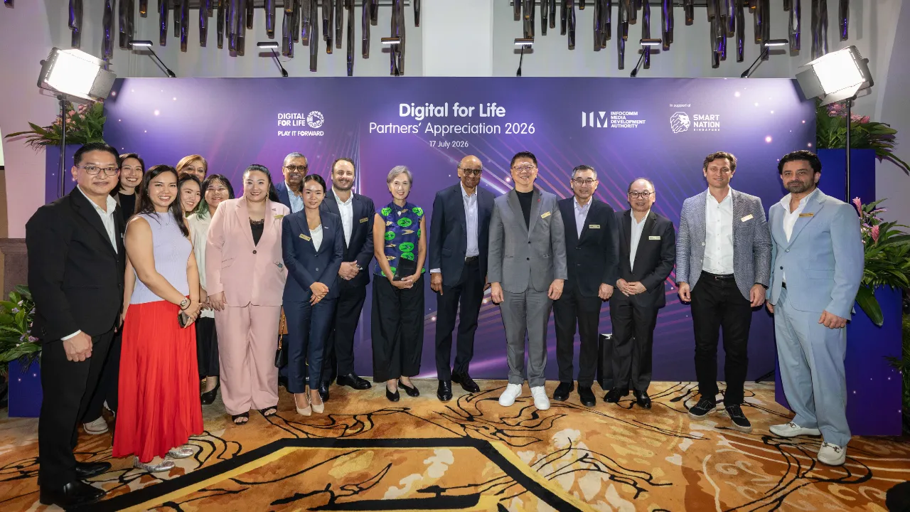 Group photo of President Tharman Shanmugaratnam, Minister Josephine Teo, and Digital for Life partners.