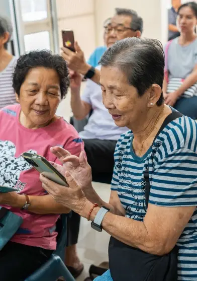 Jia Ying Community Services: Capturing Memories through Digital Photography